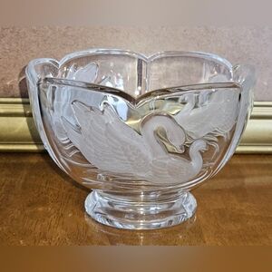 Vintage Teleflora Elegant Clear Glass Bowl Frosted Swan Design 24% Lead Crystal